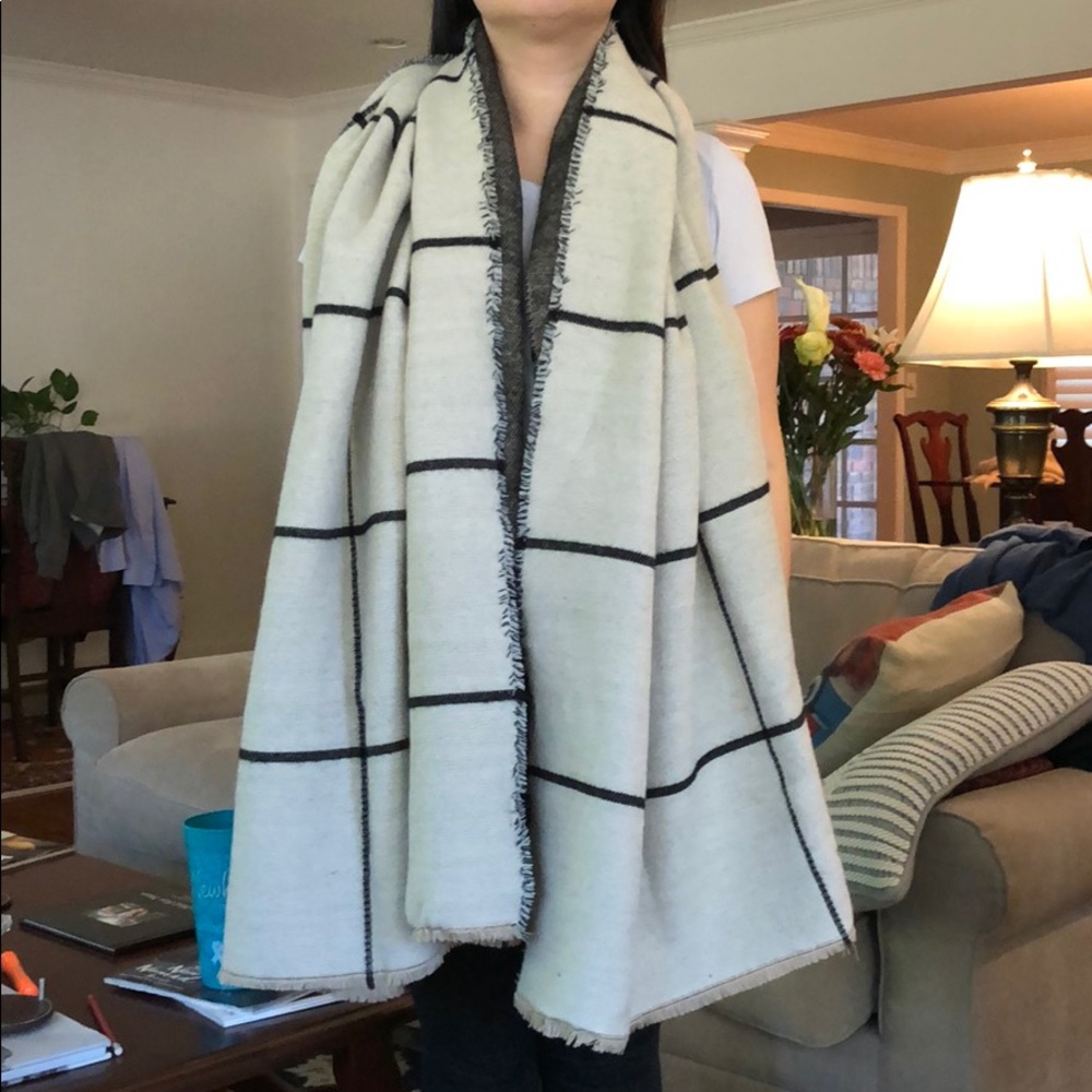 Cream and Black Blanket Scarf
